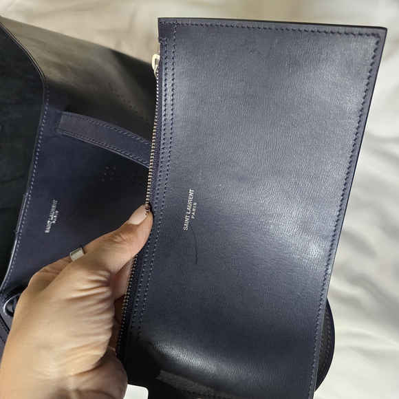 Saint Laurent Black Leather Tote Sleek Minimalist Design - Picture 5 of 5
